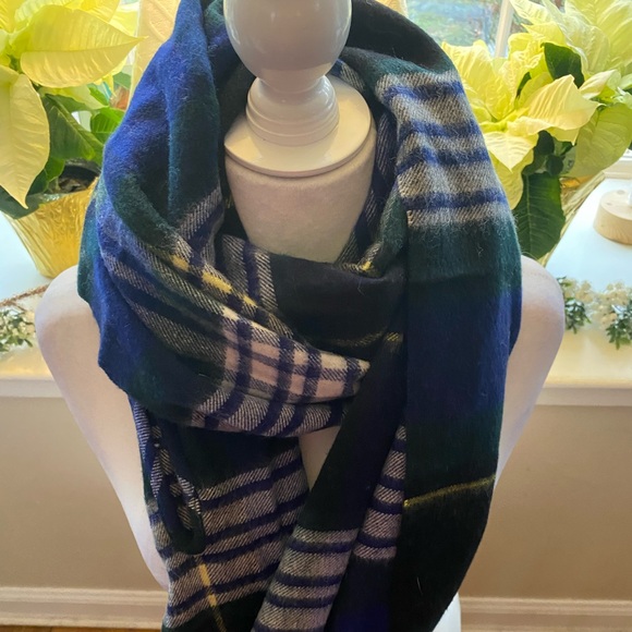 J.Crew black watch plaid wrap scarf 🖤💚💛 - Picture 9 of 15